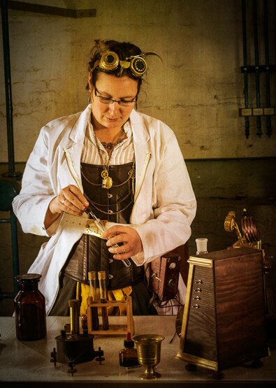 Frau Liebherz im Labor